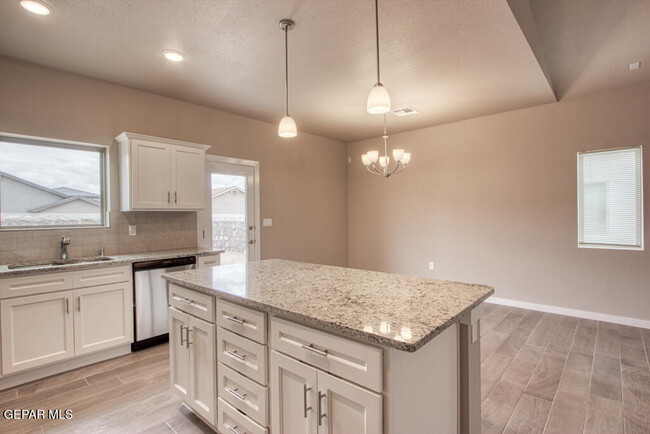 Building Photo - 14929 Tierra Crystal Ave