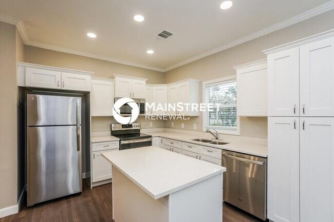 Building Photo - 2720 13th Ave S