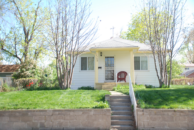 Primary Photo - 2368 W Maplewood Ave