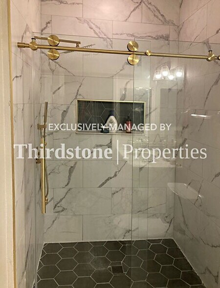 Building Photo - 6131 Bartram Village Dr