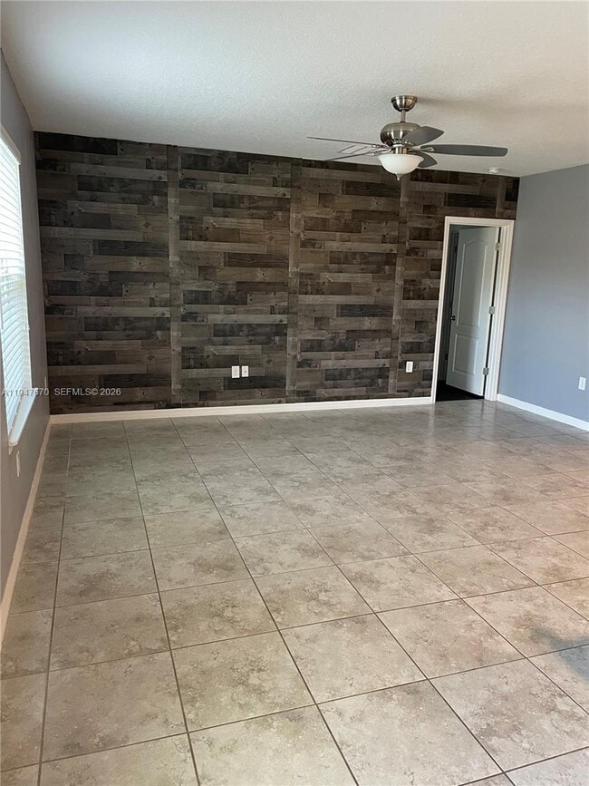 Building Photo - 982 SW Commonwealth Rd