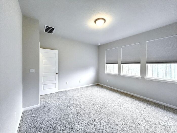 Building Photo - 12402 Zenyatta Dr