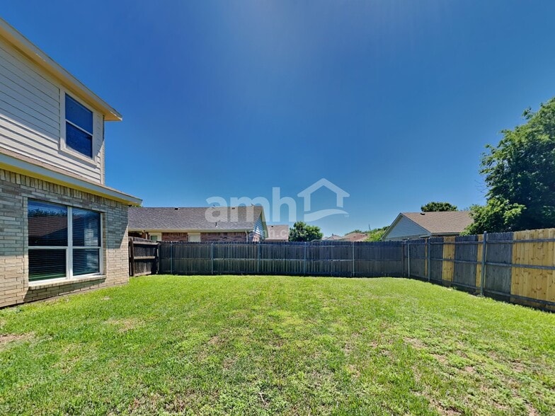 Building Photo - 1137 Boxwood Dr