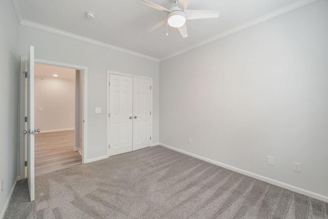 Building Photo - 130 River Landing Dr