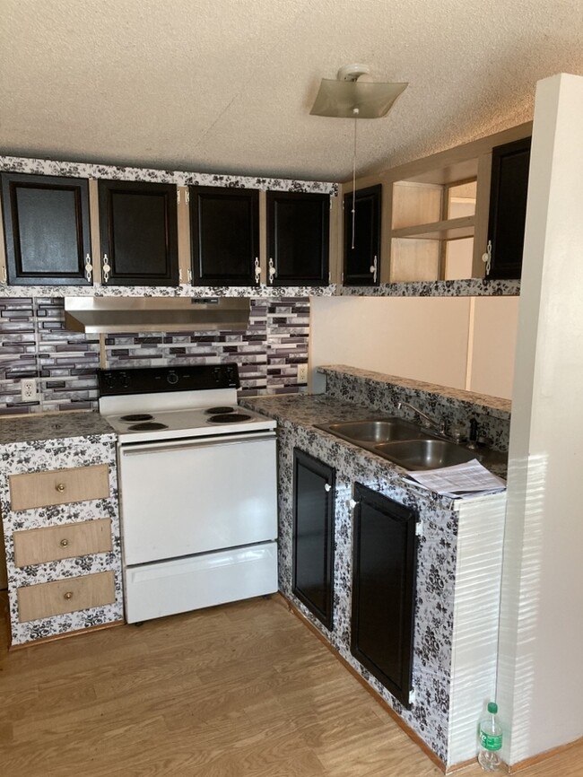Building Photo - Belton Home