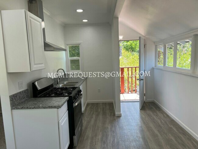 Primary Photo - 1025 S Victoria Ave