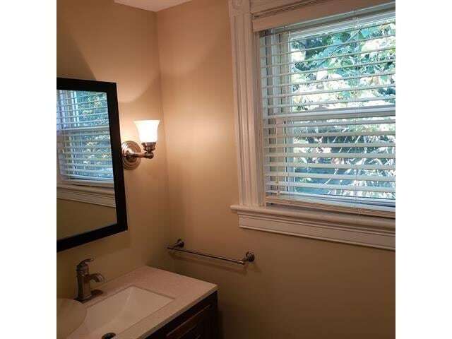 Building Photo - 204 Rockland St