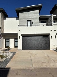 Building Photo - Beautiful Crimson Park Townhome!