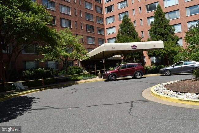 Building Photo - 1111 Arlington Blvd