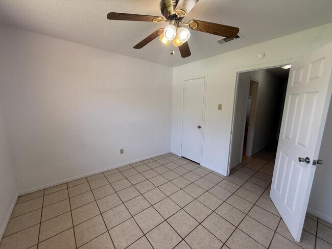 Building Photo - 205 Jason Dr