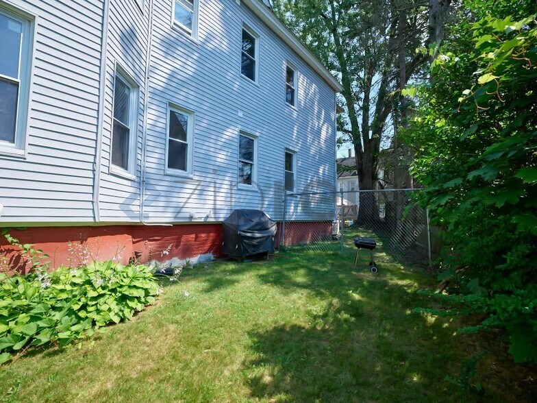 Building Photo - Unit 2
