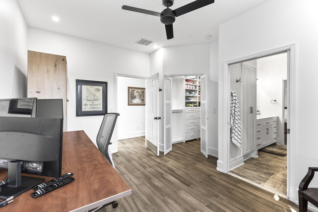 Building Photo - 8135 White Fences Ln