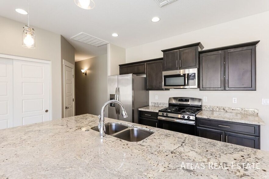 Building Photo - 14735 W Alexandria Way