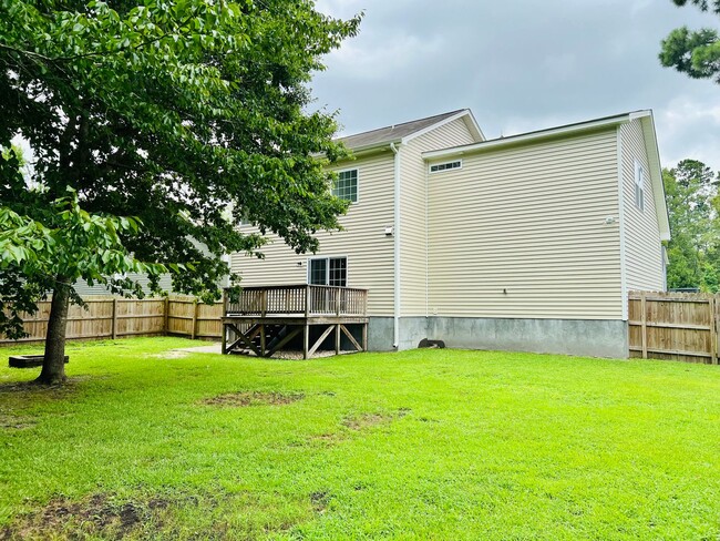 Building Photo - Sellhorn Heights Beauty, 4BR/2.5BA, Fenced...