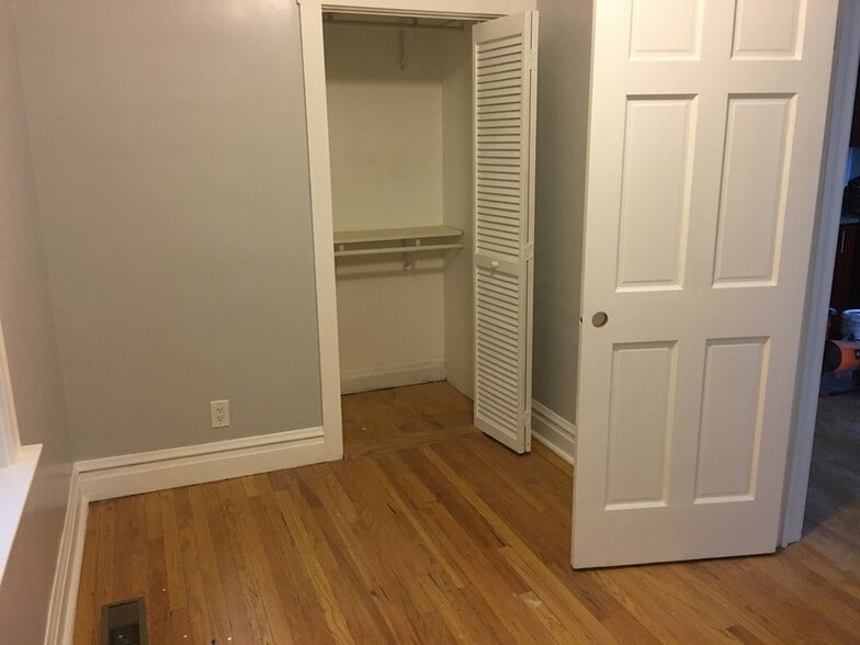 Building Photo - 4622 S Troy St