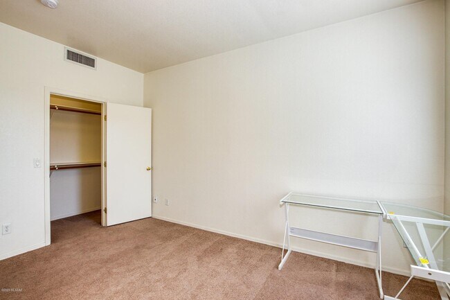 Building Photo - 1251 E Weimer Cir