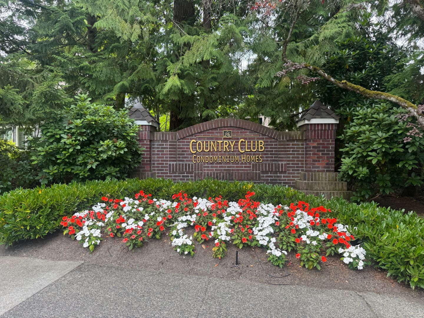 Building Photo - TWO FREE WEEKS - Country Club Condo!