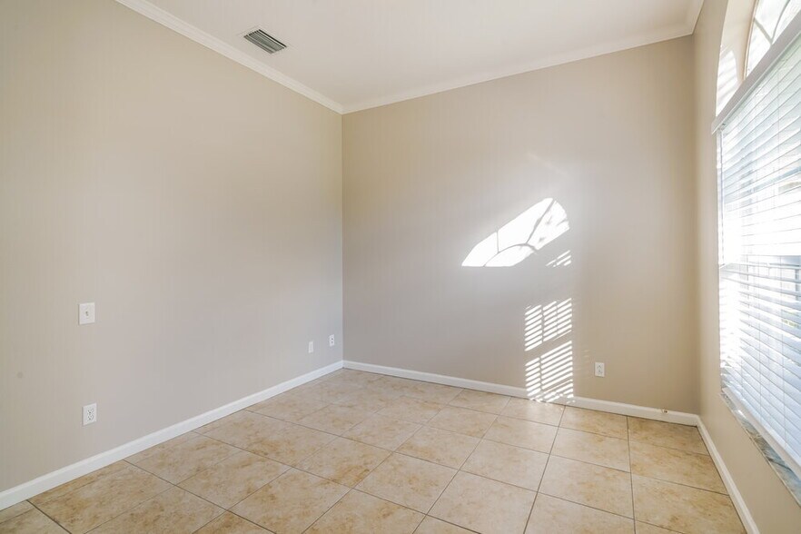 Building Photo - 2018 Samantha Ln