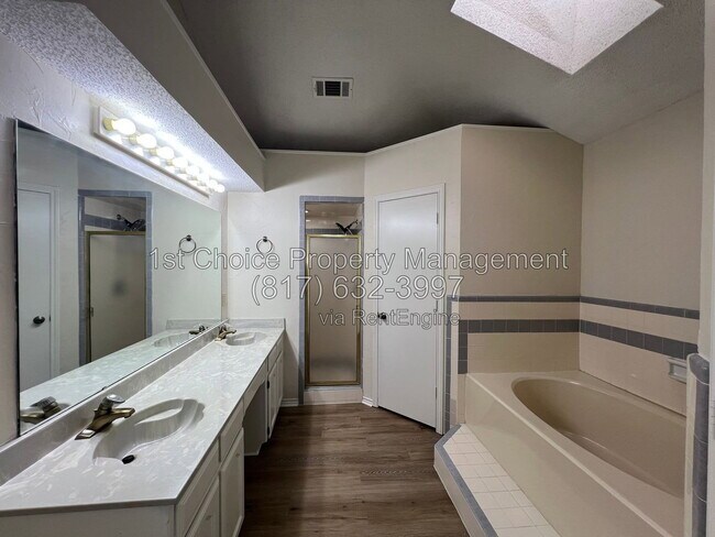 Building Photo - 7808 Mallard Ln