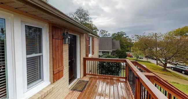 Building Photo - Available early Jan! 3bd/2bth w/fenced yard