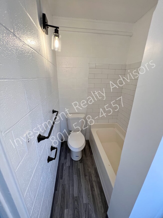 Building Photo - 2253 S 700 E