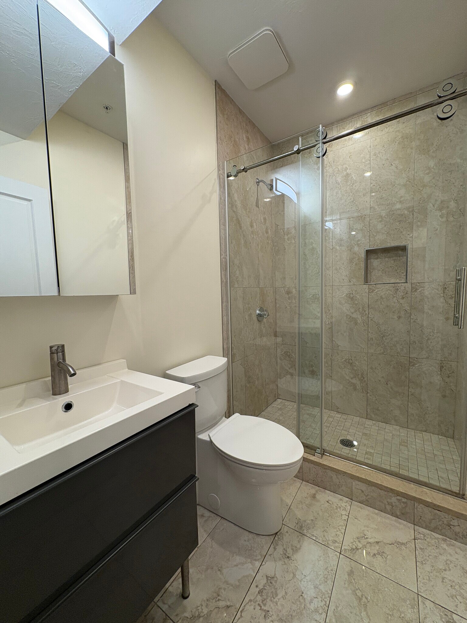 Building Photo - 1614 Beacon St