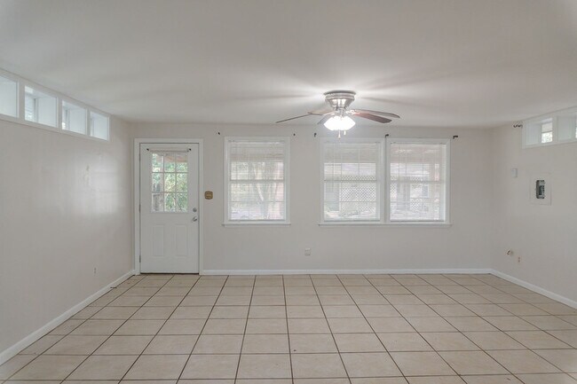 Building Photo - 610-612 North Magnolia Drive