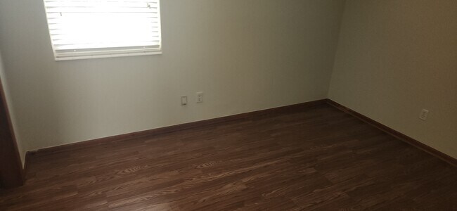 Building Photo - 800 Lake Shore Ter