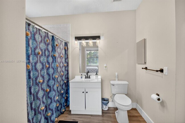 Building Photo - 9041 Silver Glen Way