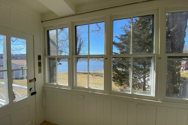 Building Photo - 12 Scholes Ln