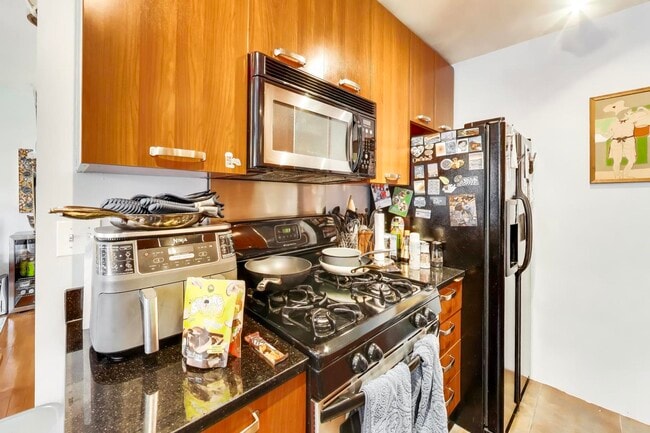 Building Photo - 5400 S Harper Ave