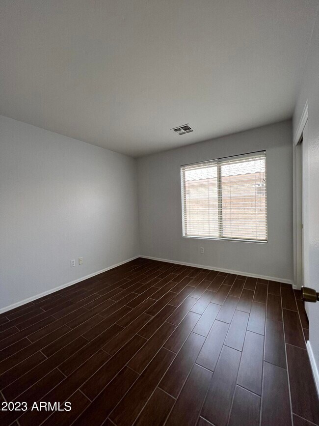 Building Photo - 1171 W Goldfinch Way