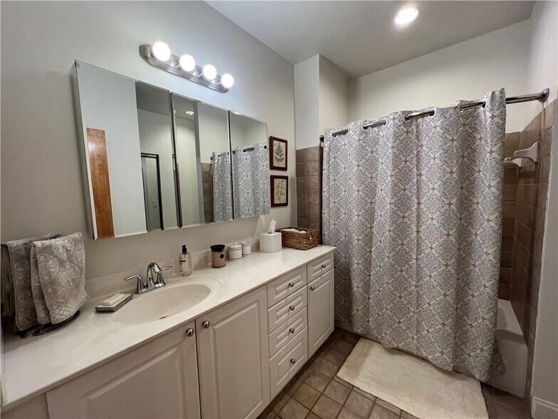 Building Photo - 1736 Liberty Ln