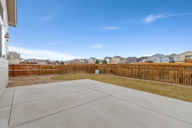 Building Photo - Spacious Modern 5-Bedroom Ranch Home in Hidden Valley Farm