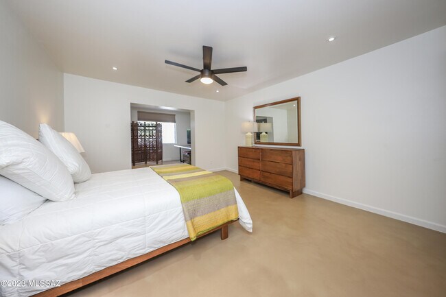 Building Photo - 2791 W Casas Cir