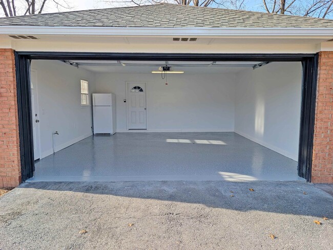 Building Photo - 103 Cherry Ave