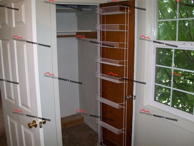 Building Photo - r174a