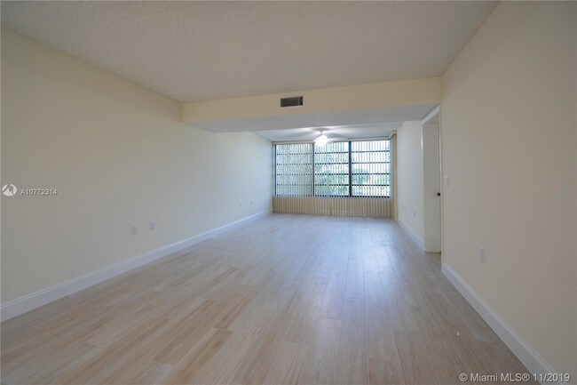 Building Photo - 1713 Whitehall Dr