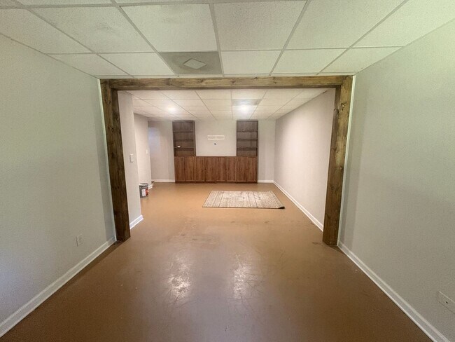 Building Photo - BOGART HOME | 4BD 3.5B