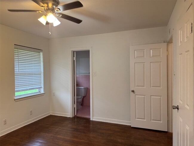 Building Photo - 4013 Newshire Dr