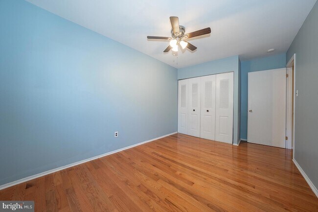 Building Photo - 403 Woodside Cir
