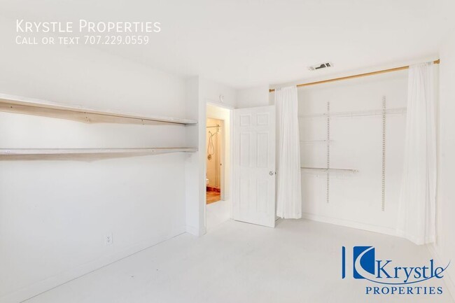 Building Photo - ** SPECIAL OFFER! - Delightful Vallejo Hom...