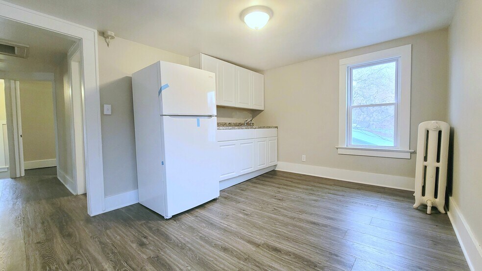 Building Photo - 3988 Lake Ave