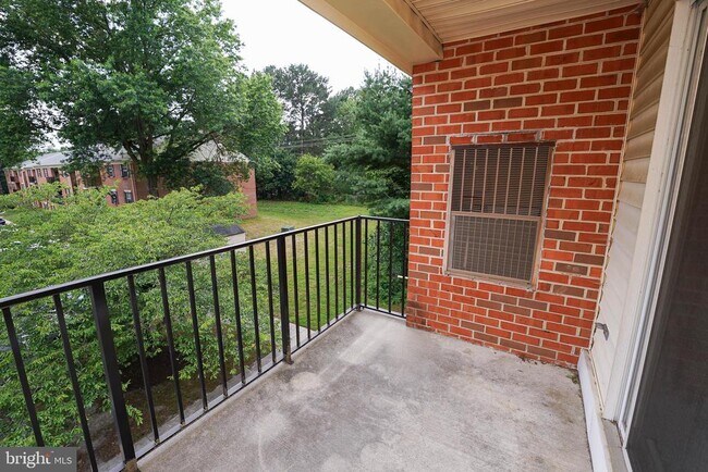 Building Photo - 802 College Ln
