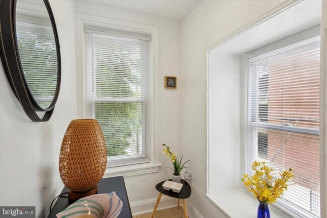 Building Photo - 42 E Haines St