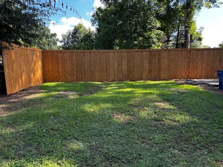 Building Photo - 828 Magnolia St