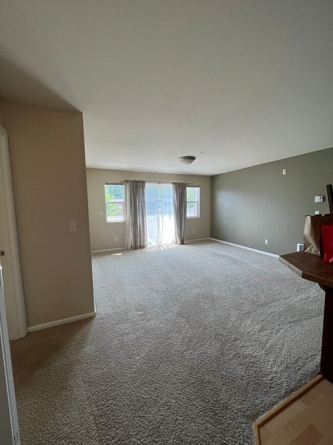 Building Photo - 2 Bedroom 1.75 Bathroom Condo in North Bellingham