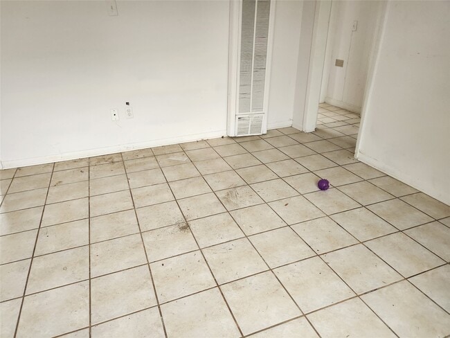 Building Photo - 7422 Amelia Rd