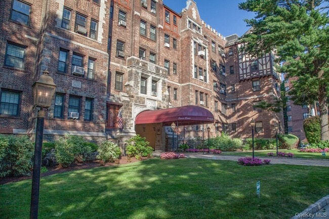 Building Photo - 23 Old Mamaroneck Rd