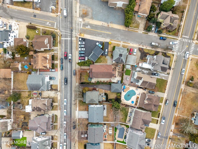 Building Photo - 331 Richmond Ave